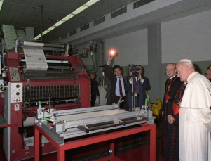 Giovanni Paolo II visita la Tipografia Vaticana