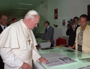Giovanni Paolo II visita la Tipografia Vaticana