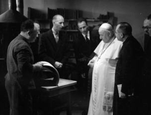 Giovanni XXIII visita la Tipografia Poliglotta Vaticana